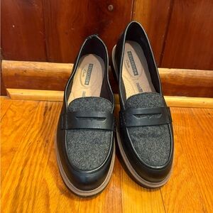 Clark’s Black Tweed Loafers